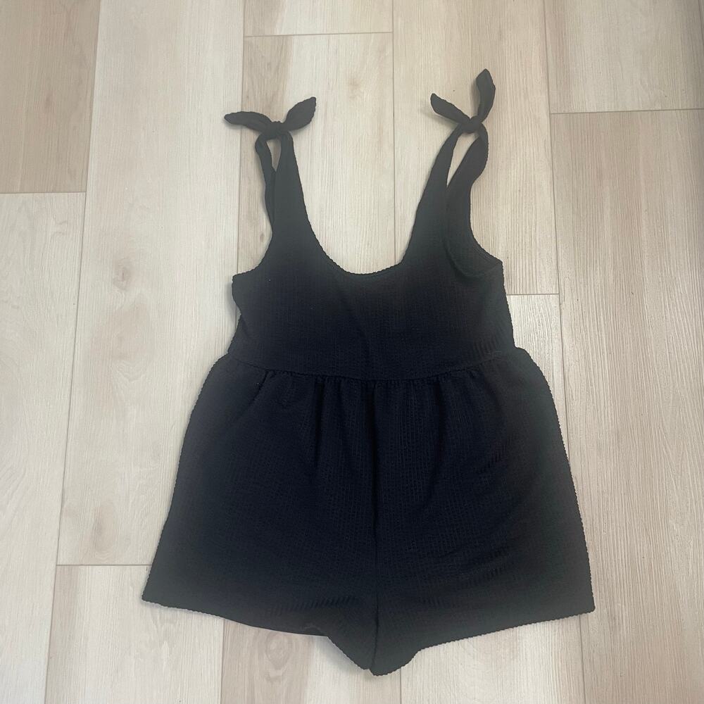 Urban Outfitters Black Textured Tie Shoulder Romper Sz Small Festival-Minimalist